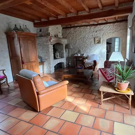 Casa vacanze Maison Avec Terrasse Et Piscine Sur Grand Terrain